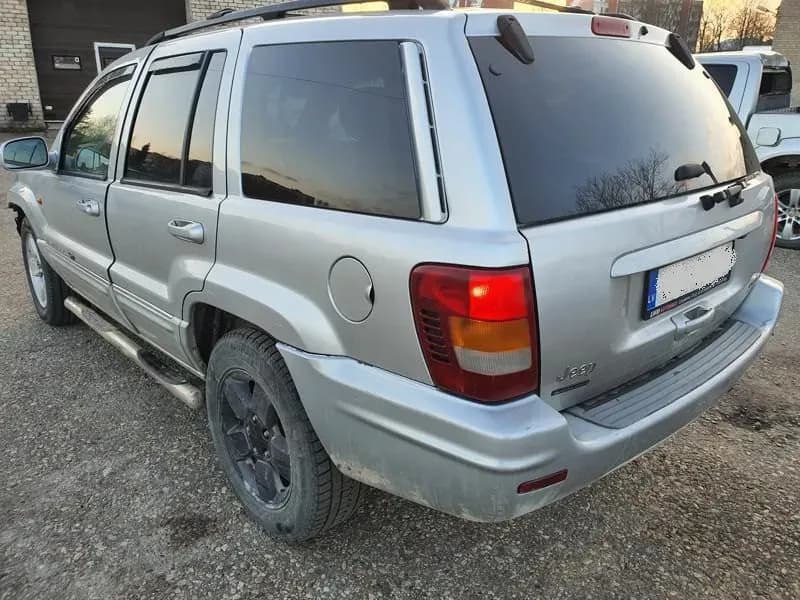 Fotografie mașină dezmembrată 3