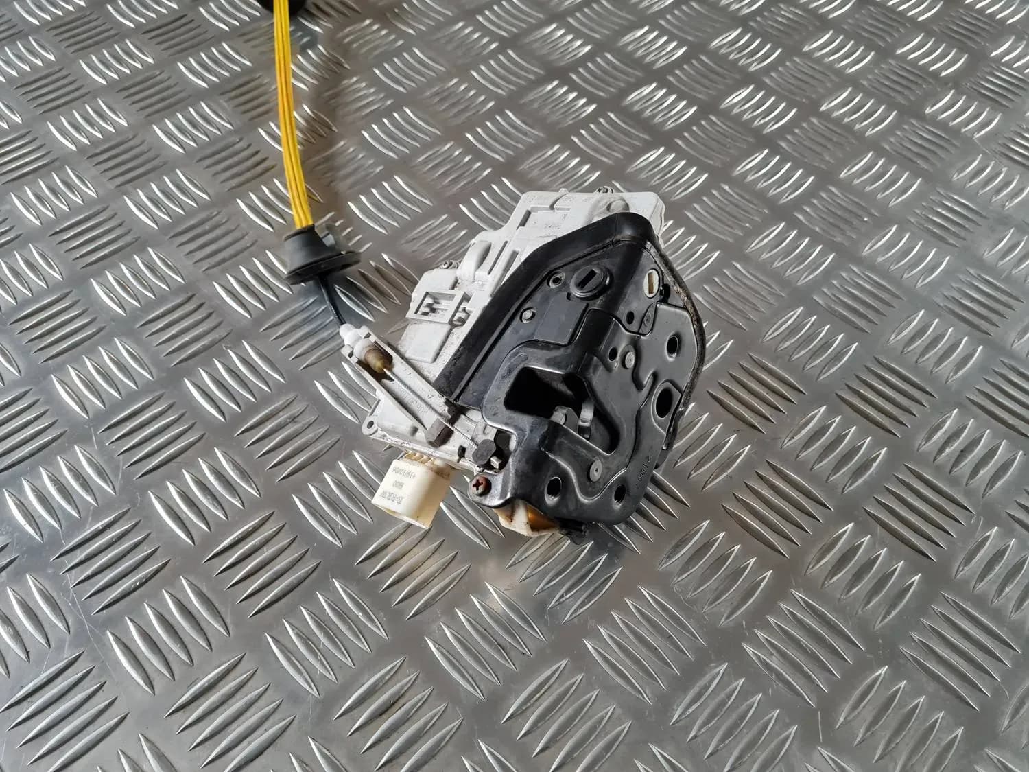 Blocarea ușii dreapta spate AUDI A6 2008 - foto 3