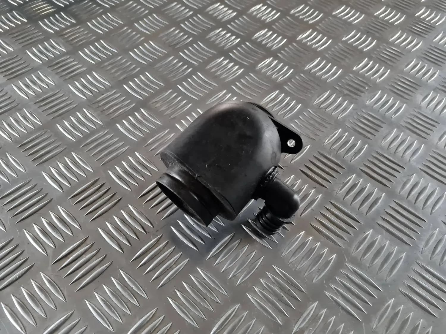 Rezonator filtru de aer AUDI A6 2008 - foto 1
