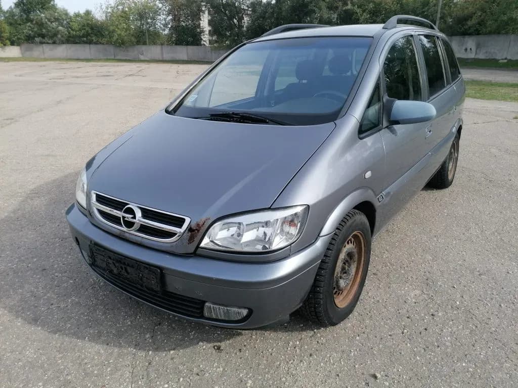 Fotografie mașină dezmembrată 1