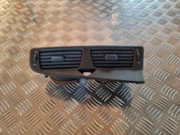 Orificiu de aerisire a panoului de instrumente, central VOLVO V70 2002 ASHGOLD