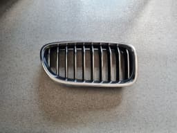 Grilă mică superioară a bara de protecție BMW 520D F11 2011 TOURING